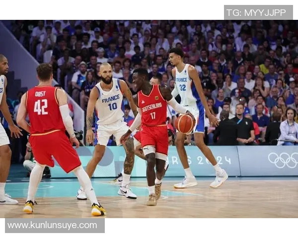 丹尼斯施罗德在NBA赛场上的成长与挑战之路 丹尼斯施罗德在NBA赛场上的成长与挑战之路