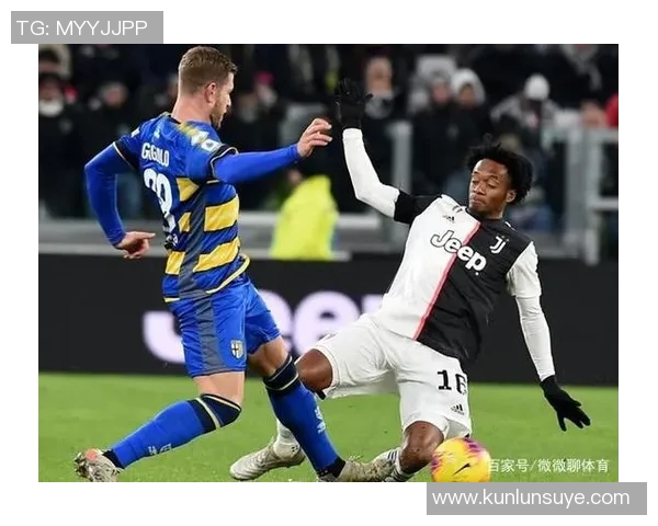 尤文图斯客场战胜那不勒斯，C罗梅开二度助球队保持联赛不败战绩