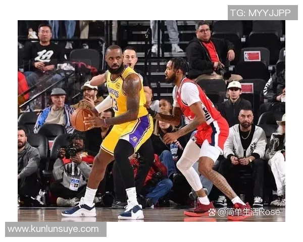 球星齐聚洛杉矶见证湖人对决快船的精彩瞬间