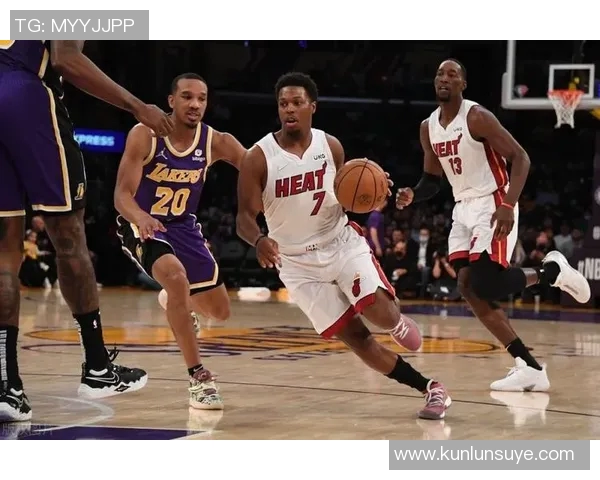 爵士队与篮网队激战全场精彩回顾与赛后分析