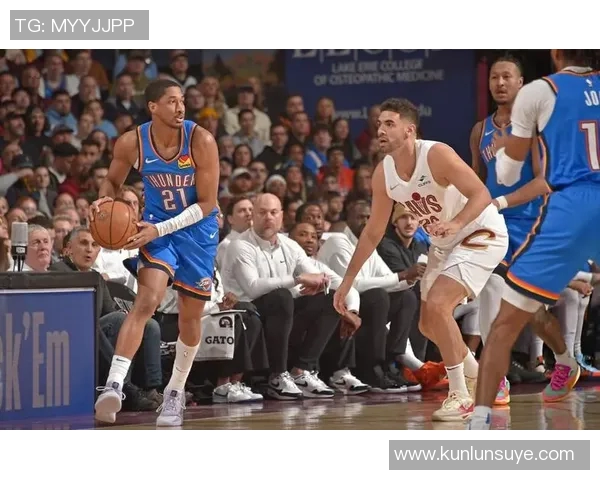 雷霆与尼克斯激战正酣NBA赛场精彩瞬间回顾与分析 雷霆与尼克斯激战正酣NBA赛场精彩瞬间回顾与分析