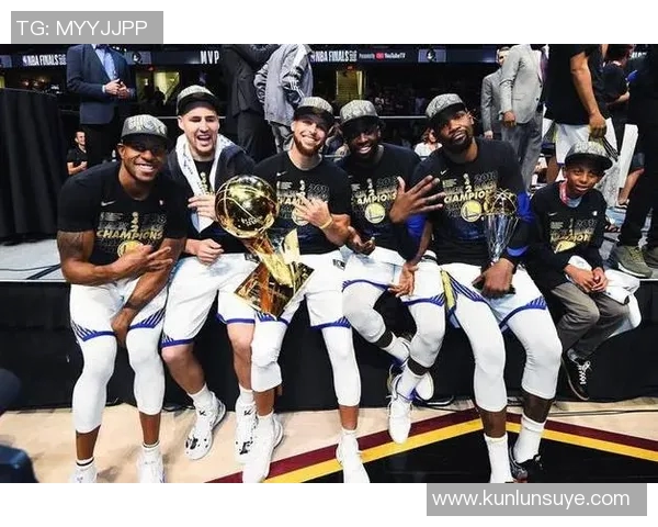 勇士与快船激战正酣比分胶着精彩瞬间回顾与分析 勇士与快船激战正酣比分胶着精彩瞬间回顾与分析